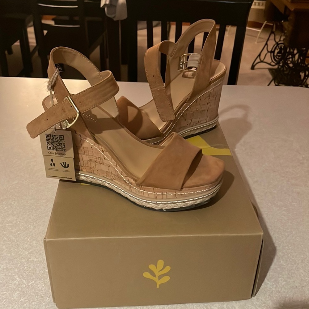 Cool Planet by Steve Madden wedge sandal, size 7, new